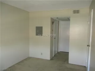 Photo #6: 2306642 Listing