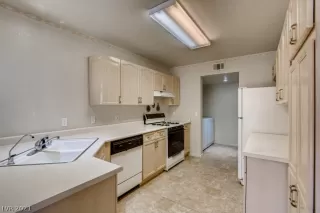 Photo #3: 2306643 Listing