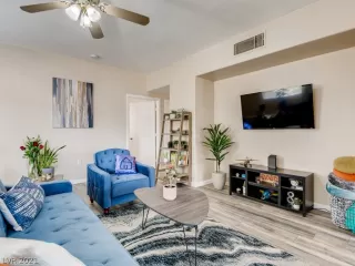 Photo #4: 2306664 Listing