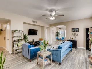 Photo #5: 2306664 Listing