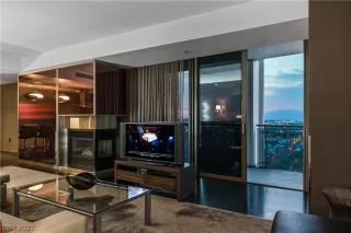 Photo #6: 2306679 Listing