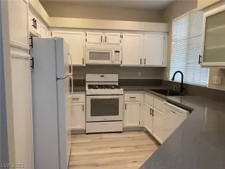 Photo #4: 2306727 Listing