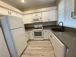 Photo #5: 2306727 Listing