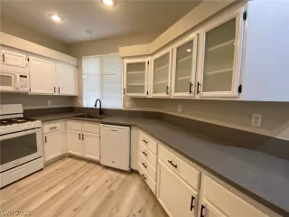 Photo #6: 2306727 Listing