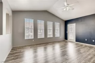 Photo #5: 2306752 Listing