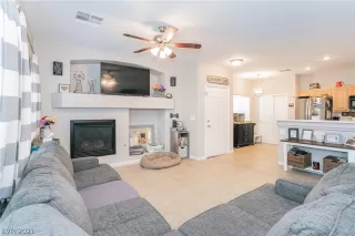 Photo #3: 2306784 Listing