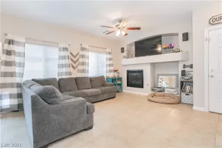 Photo #4: 2306784 Listing