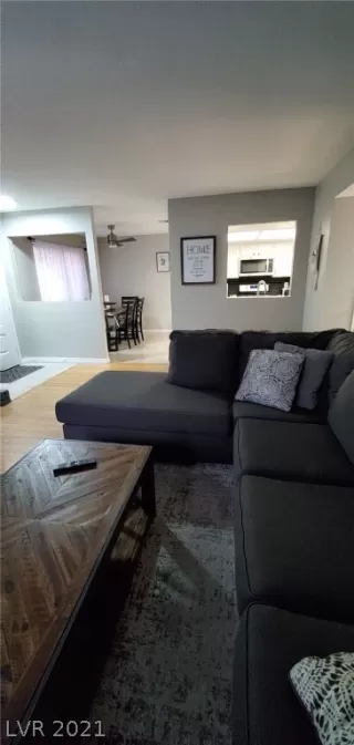 Photo #6: 2306788 Listing