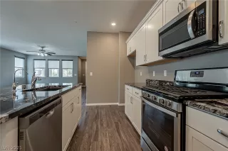 Photo #5: 2306845 Listing 