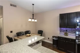 Photo #6: 2306867 Listing