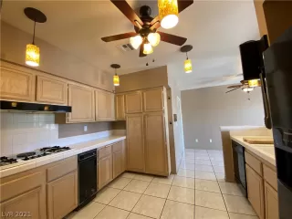 Photo #3: 2306868 Listing