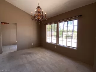 Photo #5: 2306868 Listing