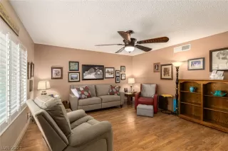 Photo #3: 2306881 Listing