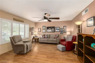 Photo #4: 2306881 Listing