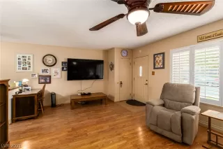 Photo #6: 2306881 Listing