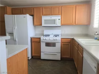 Photo #3: 2306882 Listing