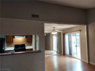 Photo #5: 2306897 Listing 