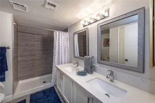 Photo #2: 2306923 Listing