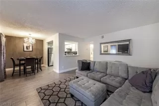 Photo #5: 2306923 Listing