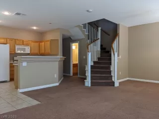 Photo #5: 2306972 Listing