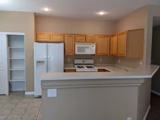 Photo #6: 2306972 Listing