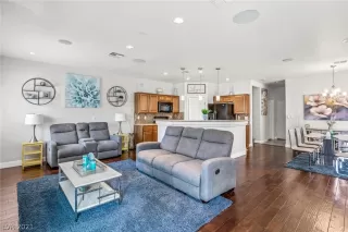 Photo #2: 2307035 Listing