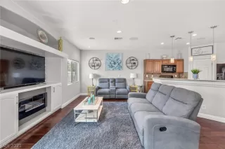 Photo #3: 2307035 Listing