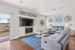 Photo #4: 2307035 Listing