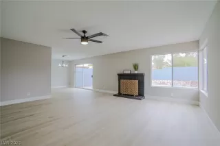 Photo #4: 2307131 Listing