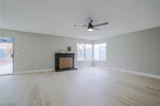 Photo #5: 2307131 Listing