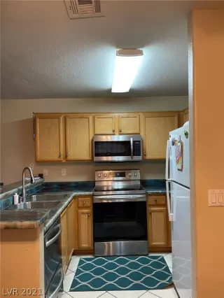 Photo #4: 2307183 Listing 