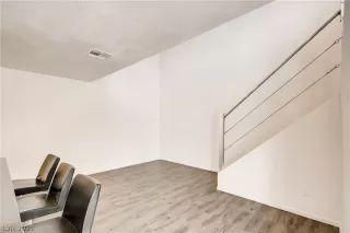 Photo #2: 2307189 Listing