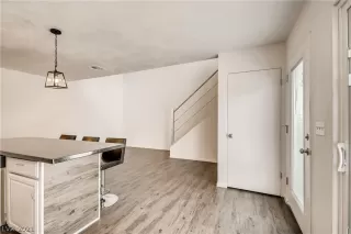 Photo #4: 2307189 Listing