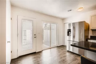 Photo #5: 2307189 Listing