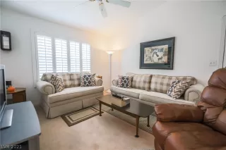 Photo #5: 2307232 Listing