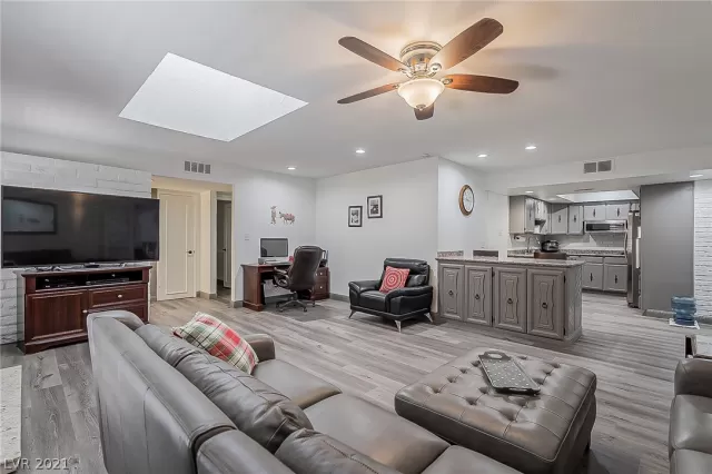 MLS: 2307278 Condo For Sale