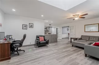 Photo #4: 2307278 Listing 