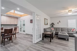 Photo #5: 2307278 Listing 