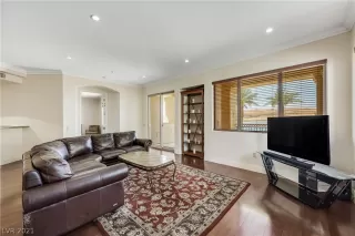 Photo #2: 2307283 Listing