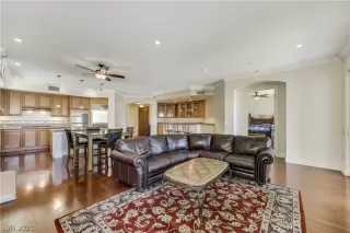 Photo #3: 2307283 Listing