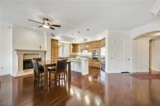 Photo #5: 2307283 Listing