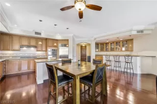 Photo #6: 2307283 Listing