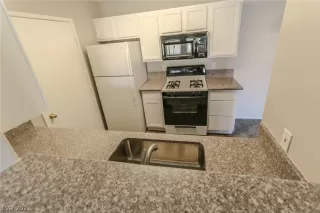 Photo #2: 2307286 Listing 