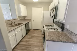 Photo #3: 2307286 Listing 