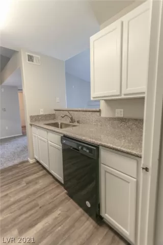 Photo #5: 2307286 Listing 