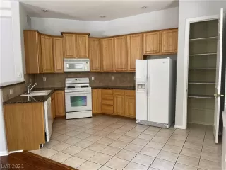 Photo #4: 2307417 Listing 