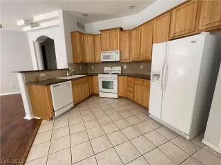 Photo #6: 2307417 Listing 