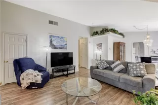 Photo #4: 2307468 Listing