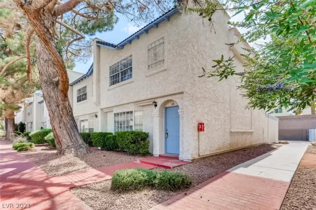 MLS: 2307481 Condo For Sale