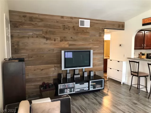 MLS: 2307490 Condo For Sale